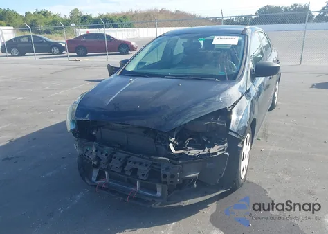 2016 Ford Focus S z USA, uszkodzony, nr VIN 1FADP3E25GL201335